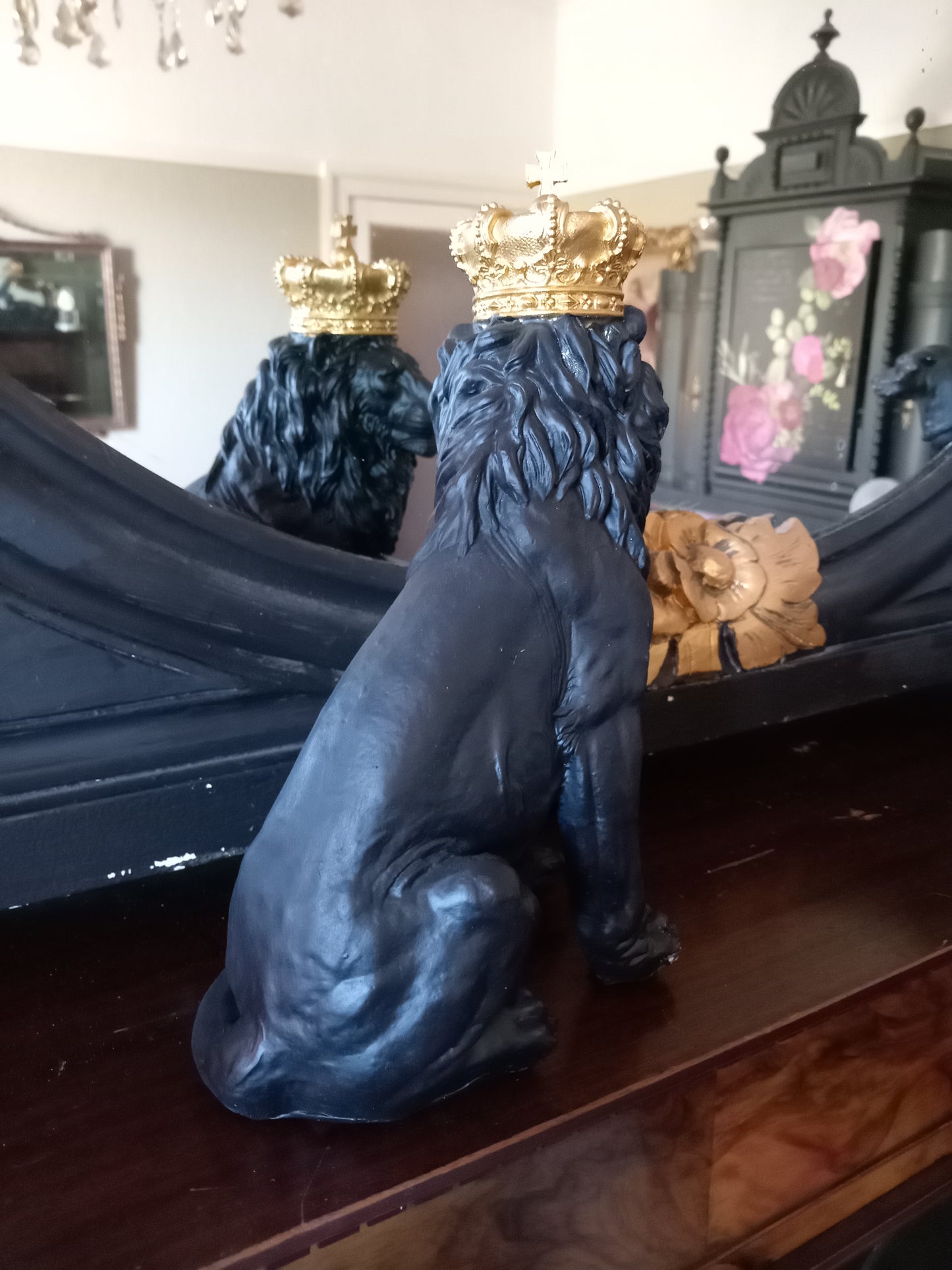 Black Sitting Lion With Gold Crown Ornament