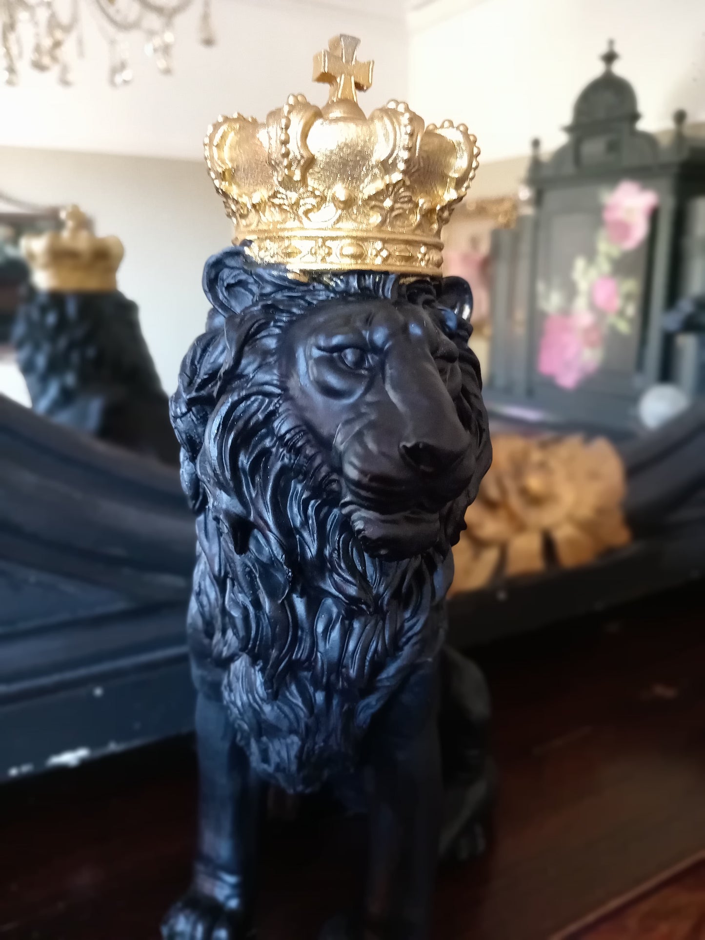 Black Sitting Lion With Gold Crown Ornament