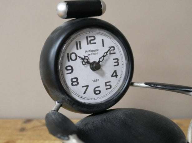 Black Barbers Chair Quartz Battery Clock